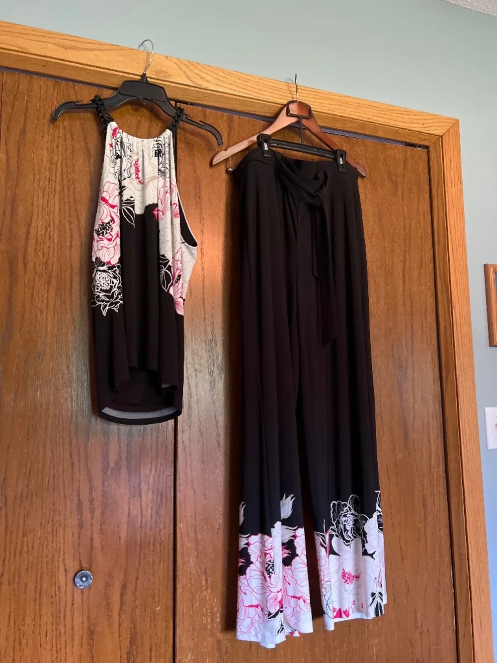 Two piece set - Picture 1 of 7